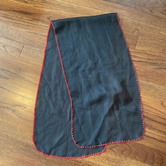 Vintage black chiffon polyester scarf with red crochet border - Picture 5 of 6